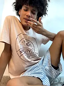 travonidas – webcam model profile photo Image 12