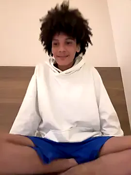 travonidas – webcam model profile photo Image 16