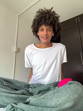 travonidas – webcam model profile photo Image 17