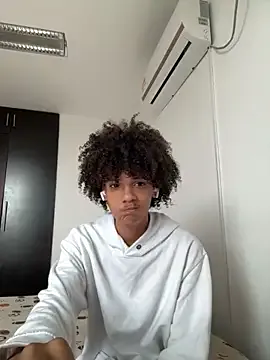 travonidas – webcam model profile photo Image 18