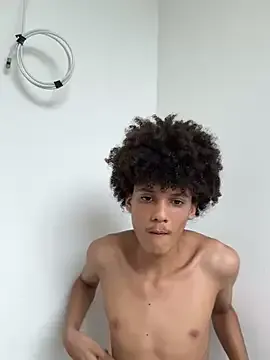 travonidas – webcam model profile photo Image 7