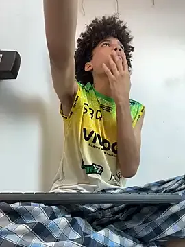 travonidas – webcam model profile photo Image 8