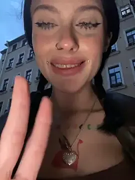 mon1_day – webcam model profile photo Image 7