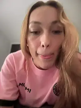 camille-w – webcam model profile photo Image 13