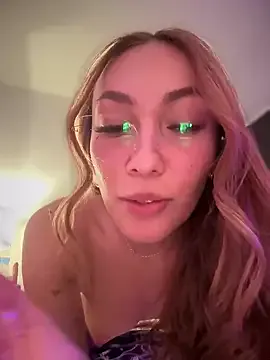 camille-w – webcam model profile photo Image 4