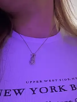 camille-w – webcam model profile photo Image 6