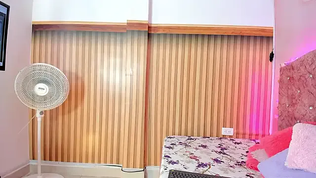 MOMO_ROSE – webcam model profile photo Image 13