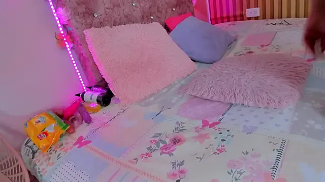 MOMO_ROSE – webcam model profile photo Image 3