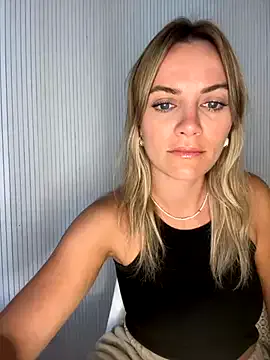 Runarunapi – webcam model profile photo Image 10