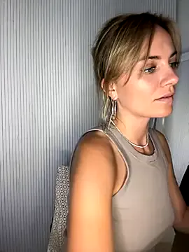 Runarunapi – webcam model profile photo Image 11