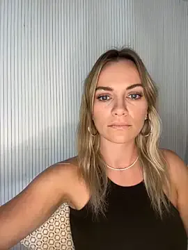 Runarunapi – webcam model profile photo Image 13