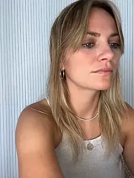 Runarunapi – webcam model profile photo Image 2