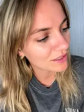 Runarunapi – webcam model profile photo Image 3