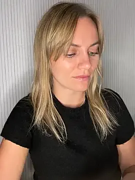 Runarunapi – webcam model profile photo Image 4