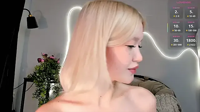 Runarunapi – webcam model profile photo Image 7