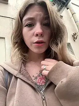 PinkLoving070 – webcam model profile photo Image 2