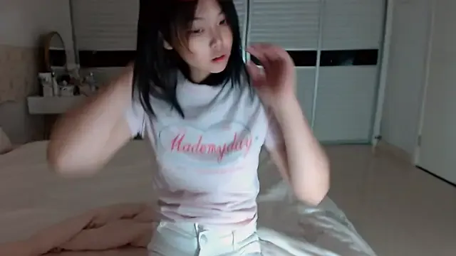 Tiny-Mimi – webcam model profile photo Image 14