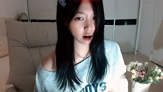 Tiny-Mimi – webcam model profile photo Image 5