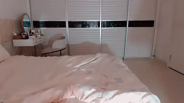 Tiny-Mimi – webcam model profile photo Image 7