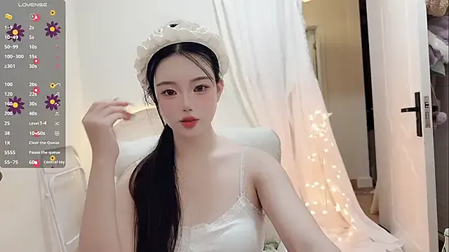 Yui-Ch – webcam model profile photo Image 18