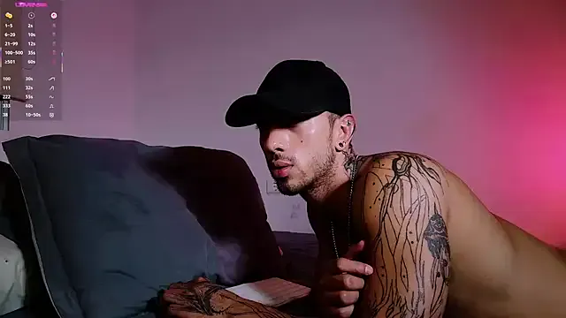 Runarunapi – webcam model profile photo Image 5