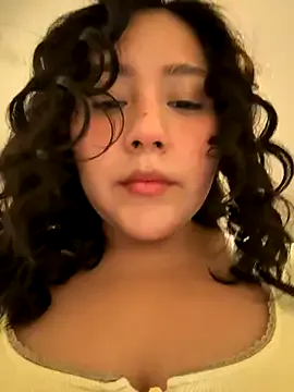 IORio2 – webcam model profile photo Image 18