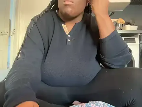 nanaisbackk – webcam model profile photo