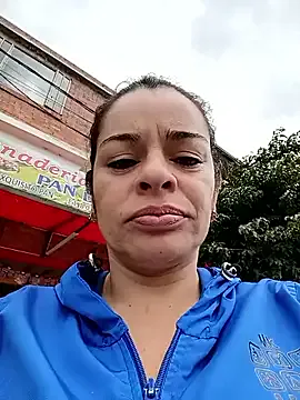 MissLMrJ – webcam model profile photo Image 3