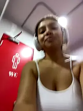 chloebigcockxx – webcam model profile photo Image 10