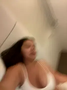 chloebigcockxx – webcam model profile photo Image 12