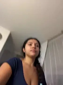 chloebigcockxx – webcam model profile photo Image 15