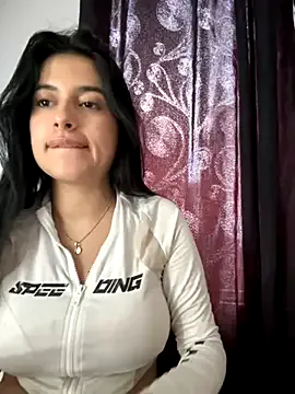 luvlivvyy – webcam model profile photo Image 9
