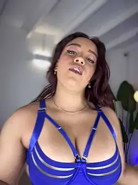 CurlyElisa – webcam model profile photo Image 6