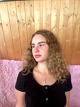 Runarunapi – webcam model profile photo Image 10