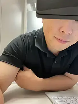 Runarunapi – webcam model profile photo Image 11