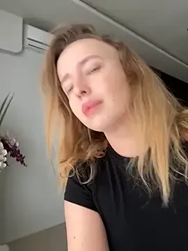 Runarunapi – webcam model profile photo Image 18