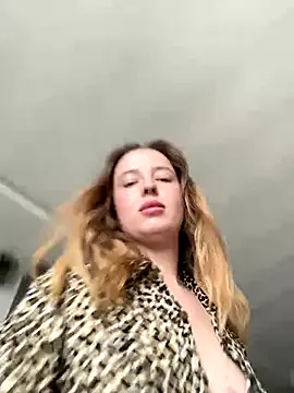 Runarunapi – webcam model profile photo Image 8