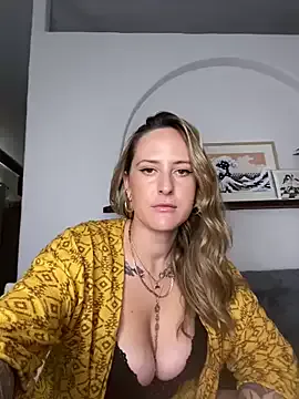 SweetBunnyGF – webcam model profile photo Image 4