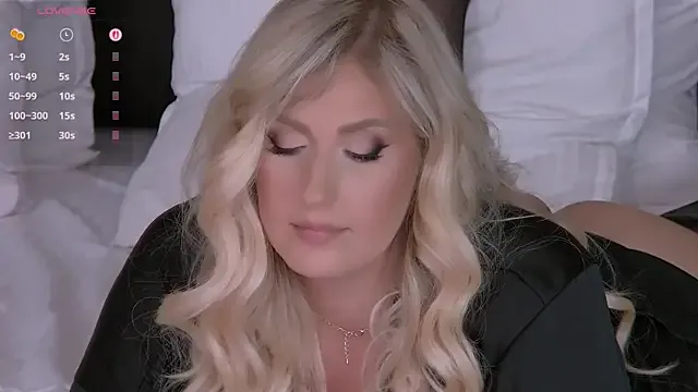 helenamoeller – webcam model profile photo Image 3