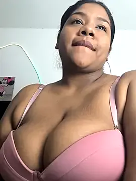 lavetax – webcam model profile photo Image 11