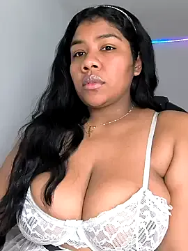 lavetax – webcam model profile photo Image 3