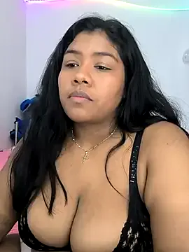 lavetax – webcam model profile photo Image 5