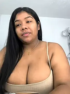 lavetax – webcam model profile photo Image 6