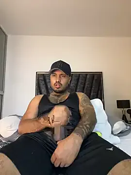 Runarunapi – webcam model profile photo Image 5