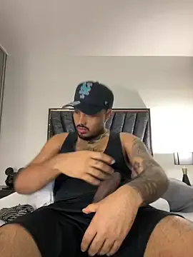 Runarunapi – webcam model profile photo Image 6