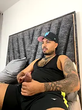 Runarunapi – webcam model profile photo Image 9