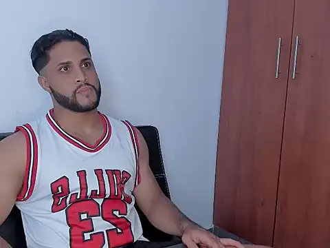 Runarunapi – webcam model profile photo Image 11