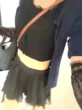 _gummies15 – webcam model profile photo Image 2