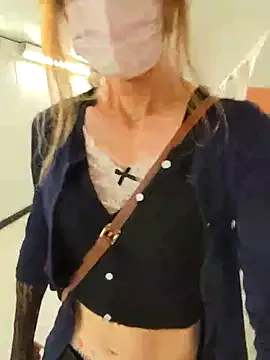 _gummies15 – webcam model profile photo Image 5