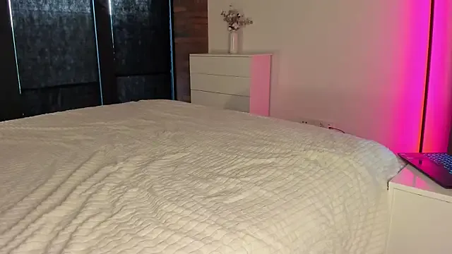 Runarunapi – webcam model profile photo Image 7